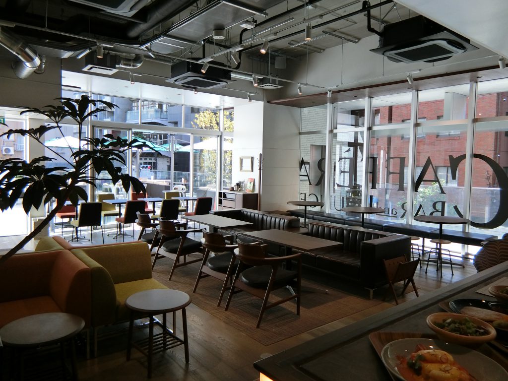 2階のカフェ・レストラン