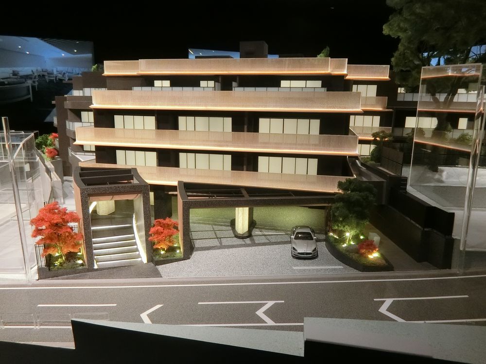 「ザ・パークハウス グラン 神山町」の完成予想模型のエントランス