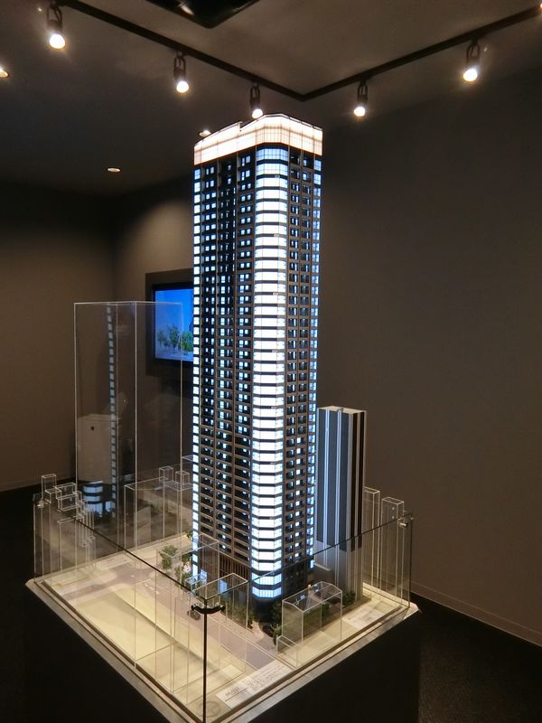 ブランズタワー大阪本町の完成予想模型