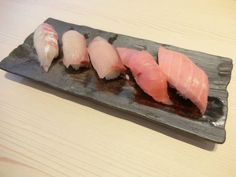 「KAMEIDO CLOCK」1階にあるやまと寿司のにぎり寿司